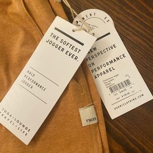 NWT womens Vuori performance jogger